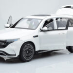 Mercedes EQC 400 Diamond Branco NZG 1:18 - image 2 of 8