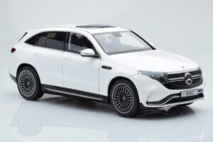 Mercedes EQC 400 Diamond Branco NZG 1:18 B66963756 Metal - imagem 6 de 8