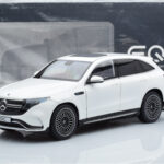 Mercedes EQC 400 Diamond Branco NZG 1:18 - image 8 of 8