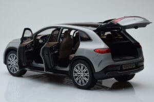 Mercedes EQE SUV X294 AMG Line Alpine Cinzento NZG 1:18 B66960837 Metal - imagem 5 de 8