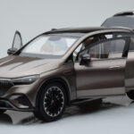 Mercedes EQE SUV X294 AMG Line Velvet Castanho NZG 1:18 - image 2 of 8