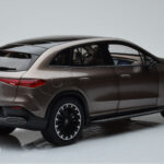 Mercedes EQE SUV X294 AMG Line Velvet Castanho NZG 1:18 - image 3 of 8