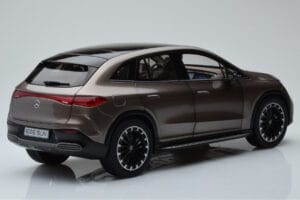 Mercedes EQE SUV X294 AMG Line Velvet Castanho NZG 1:18 B66960836 Metal - imagem 3 de 8