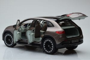 Mercedes EQE SUV X294 AMG Line Velvet Castanho NZG 1:18 B66960836 Metal - imagem 5 de 8