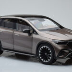 Mercedes EQE SUV X294 AMG Line Velvet Castanho NZG 1:18 - image 6 of 8