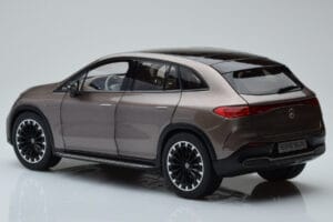 Mercedes EQE SUV X294 AMG Line Velvet Castanho NZG 1:18 B66960836 Metal - imagem 7 de 8