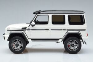 Mercedes G500 4x4 W463 GT Spirit 1:18 GT142 Resina - imagem 3 de 6
