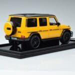 Mercedes AMG G63 W463 Amarelo MotorHelix 1:18 MH018 Y Resina - image 2 of 7