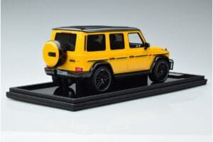Mercedes AMG G63 W463 Amarelo MotorHelix 1:18 MH018-Y Resina - imagem 2 de 7