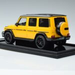 Mercedes AMG G63 W463 Amarelo MotorHelix 1:18 MH018 Y Resina - image 5 of 7