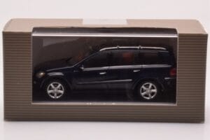 Mercedes GL X164 Tanzanite Azul Minichamps 1:43 B66962228 Metal - imagem 4 de 4