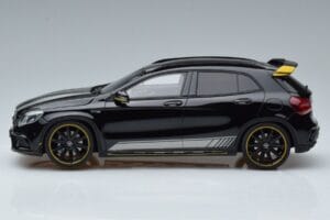 Mercedes AMG GLA45 X156 Amarelo Night Edition GT Spirit 1:18 B66960469 Resina - imagem 3 de 6