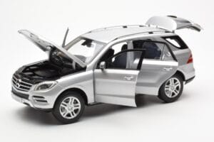 Mercedes M-Class W166 Iridium Prata Metálico Minichamps 1:18 B66960064 Metal - imagem 2 de 8