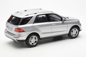 Mercedes M-Class W166 Iridium Prata Metálico Minichamps 1:18 B66960064 Metal - imagem 3 de 8