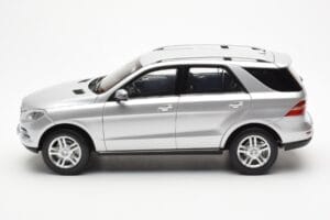 Mercedes M-Class W166 Iridium Prata Metálico Minichamps 1:18 B66960064 Metal - imagem 4 de 8