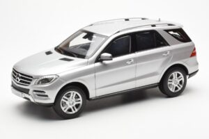 Mercedes M-Class W166 Iridium Prata Metálico Minichamps 1:18 B66960064