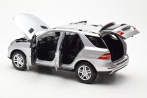 Mercedes M-Class W166 Iridium Prata Metálico Minichamps 1:18 B66960064 Metal - imagem 5 de 8