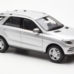 Mercedes M-Class W166 Iridium Prata Metálico Minichamps 1:18 B66960064 - image 6 of 8