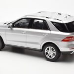 Mercedes M-Class W166 Iridium Prata Metálico Minichamps 1:18 B66960064 - image 7 of 8