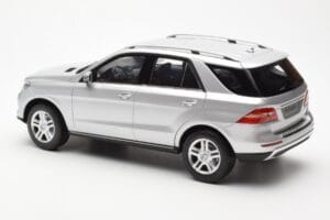 Mercedes M-Class W166 Iridium Prata Metálico Minichamps 1:18 B66960064 Metal - imagem 7 de 8