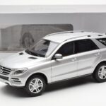 Mercedes M-Class W166 Iridium Prata Metálico Minichamps 1:18 B66960064 - image 8 of 8