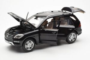 Mercedes M-Class W166 Obsidian Preto Metálico Minichamps 1:18 B66960063 Metal - imagem 2 de 8