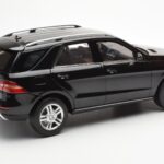 Mercedes M-Class W166 Obsidian Preto Metálico Minichamps 1:18 B66960063 - image 3 of 8