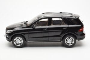 Mercedes M-Class W166 Obsidian Preto Metálico Minichamps 1:18 B66960063 Metal - imagem 4 de 8