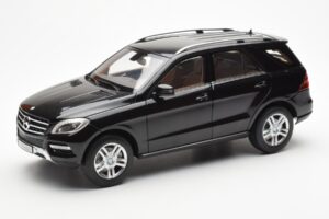 Mercedes M-Class W166 Obsidian Preto Metálico Minichamps 1:18 B66960063