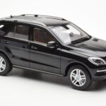 Mercedes M-Class W166 Obsidian Preto Metálico Minichamps 1:18 B66960063 - image 6 of 8