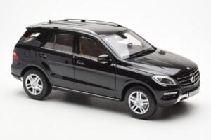 Mercedes M-Class W166 Obsidian Preto Metálico Minichamps 1:18 B66960063 Metal - imagem 6 de 8
