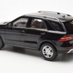 Mercedes M-Class W166 Obsidian Preto Metálico Minichamps 1:18 B66960063 - image 7 of 8