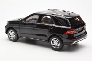 Mercedes M-Class W166 Obsidian Preto Metálico Minichamps 1:18 B66960063 Metal - imagem 7 de 8