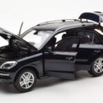 Mercedes M-Class W166 Tansanite Azul Metálico Minichamps 1:18 B66960065 - image 2 of 8