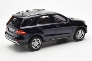Mercedes M-Class W166 Tansanite Azul Metálico Minichamps 1:18 B66960065 Metal - imagem 3 de 8