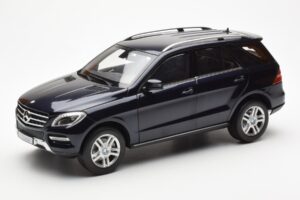 Mercedes M-Class W166 Tansanite Azul Metálico Minichamps 1:18 B66960065