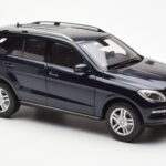 Mercedes M-Class W166 Tansanite Azul Metálico Minichamps 1:18 B66960065 - image 6 of 8