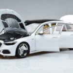 Mercedes Maybach S600 W222 V12 Biturbo Diamond Branco Almost Real 1:18 - image 2 of 11