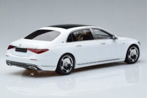 Mercedes Maybach S600 W222 V12 Biturbo Diamond Branco Almost Real 1:18 820116 Metal - imagem 3 de 11