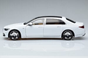 Mercedes Maybach S600 W222 V12 Biturbo Diamond Branco Almost Real 1:18 820116 Metal - imagem 4 de 11