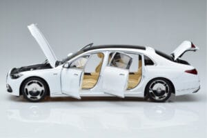 Mercedes Maybach S600 W222 V12 Biturbo Diamond Branco Almost Real 1:18 820116 Metal - imagem 5 de 11