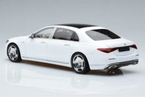 Mercedes Maybach S600 W222 V12 Biturbo Diamond Branco Almost Real 1:18 820116 Metal - imagem 7 de 11