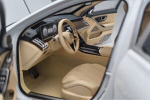 Mercedes Maybach S600 W222 V12 Biturbo Diamond Branco Almost Real 1:18 820116 Metal - imagem 8 de 11