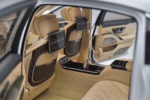 Mercedes Maybach S600 W222 V12 Biturbo Diamond Branco Almost Real 1:18 820116 Metal - imagem 9 de 11