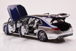 Mercedes Maybach S680 W223 Nautical Azul Cirrus Prateado Almost Real 1:18 820125 Metal - imagem 5 de 8