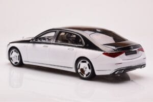 Mercedes Maybach S680 W223 Obsidian Preto Diamond Branco Almost Real 1:18 820121 Metal - imagem 6 de 7