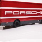 Mercedes O317 Porsche Transporter Vermelho CMR 1:18 - image 2 of 12