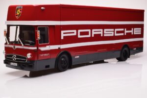 Mercedes O317 Porsche Transporter Vermelho CMR 1:18