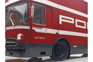 Mercedes O317 Porsche Transporter Vermelho CMR 1:18 CMR149 Metal - imagem 7 de 12
