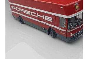 Mercedes O317 Porsche Transporter Vermelho CMR 1:18 CMR149 Metal - imagem 9 de 12